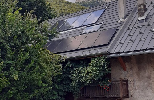 Saint-Jean-dʼArvey House | Grünes Haus in den Bergen