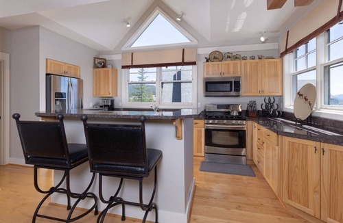 Saddle Ridge House | Gr8 Family/Friends Luxury Big Sky Townhome w/Garage,Hot Tub,Views, 2 King Suites