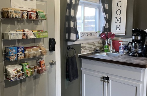 Charlotte Park Apartment | Grab-n-Go Breakfast @ The Guesthouse Nashville