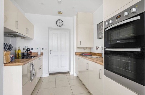 Chelmsford House | Grace Bartlett House for 5 with Free Parking for 2