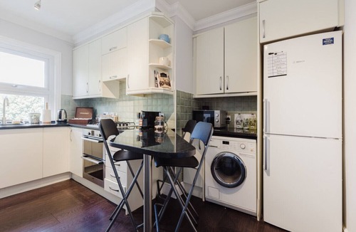 Tring Apartment | Grace`s Guesthouse 68a