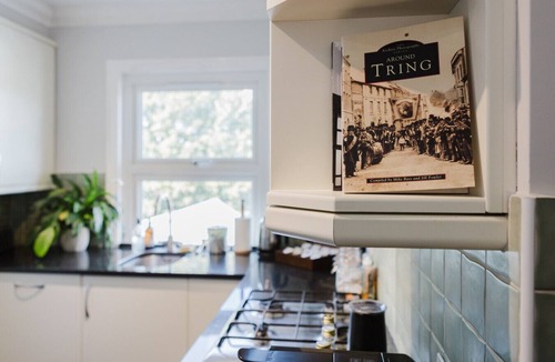 Tring Apartment | Grace`s Guesthouse 68a