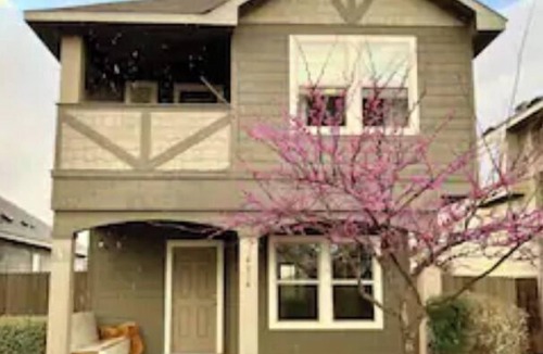 Austin House | Graceful Casita