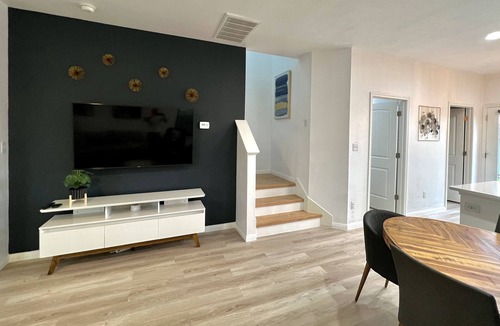 Austin House | Graceful Casita