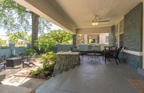 Central Gardens House | Graceful Central Gardens Home