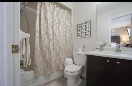 Brampton Apartment | Graceful Residence 3-Bedroom Townhouse with 2 and half Baths