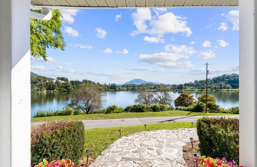 Lake Junaluska House | Graceful Swan Retreat w/Dock, Pool & Golf Access