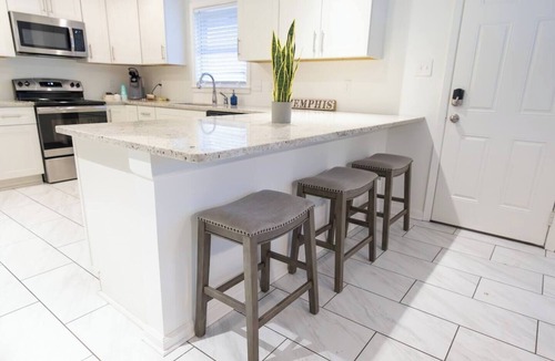 Whitehaven Apartment | Graceland Getaway · Cozy 2BR 1BA + Parking & WiFi