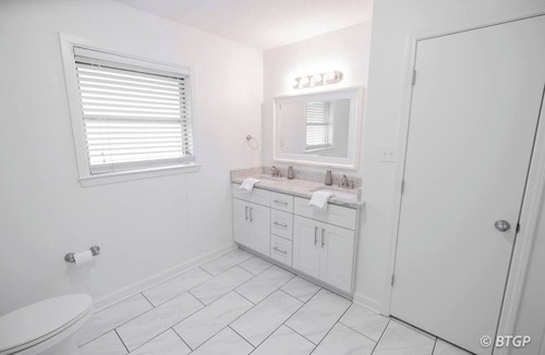 Whitehaven Apartment | Graceland Getaway · Cozy 2BR 1BA + Parking & WiFi