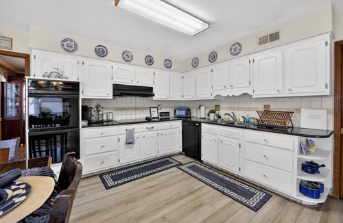 Whitehaven House | Graceland Getaway – Spacious 4BR Memphis House