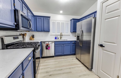 Cedar Park House | Gracie's Getaway-Newly Renovated with Pool Access!