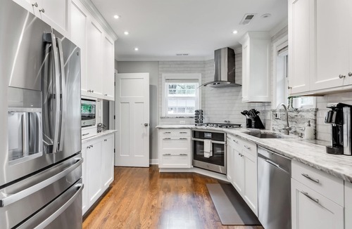 Richmond House | Gracious Lee at Willow Lawn | 3BR Prime Location