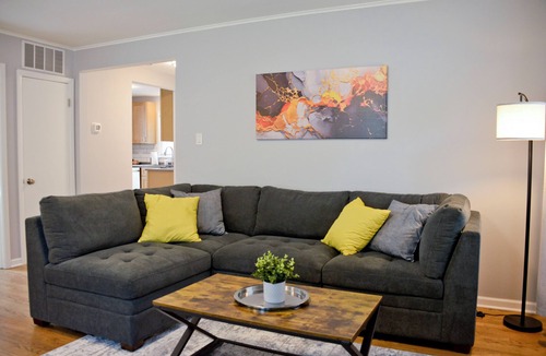 Oak Lawn House | Grade A safe working class neighborhood - brand new just updated.