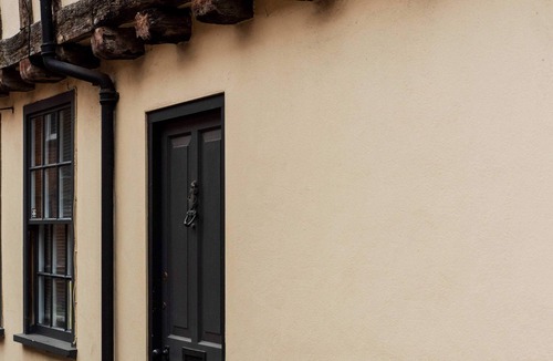 Norwich Apartment | Grade II Listed Flat with Modern Touches Sleeps 2