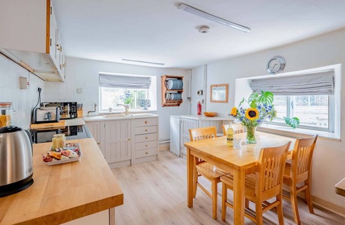 Kingsdon House | Grade II Listed House, Tranquil Garden & Parking