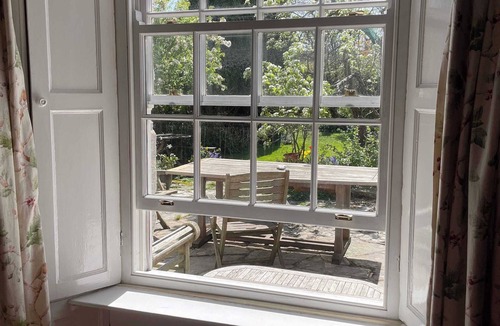 Kingsdon House | Grade II Listed House, Tranquil Garden & Parking