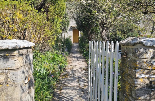 Kingsdon House | Grade II Listed House, Tranquil Garden & Parking