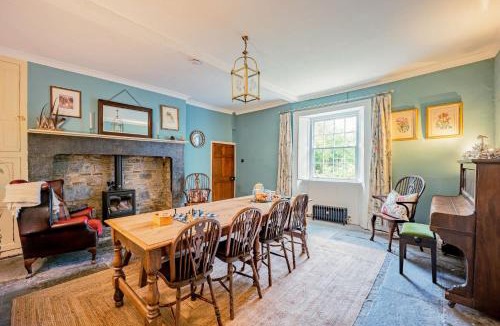 Kingsdon House | Grade II Listed House Tranquil Garden & Parking