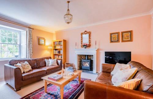 Kingsdon House | Grade II Listed House Tranquil Garden & Parking