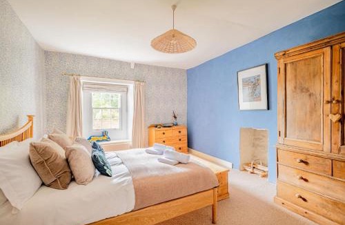 Kingsdon House | Grade II Listed House Tranquil Garden & Parking