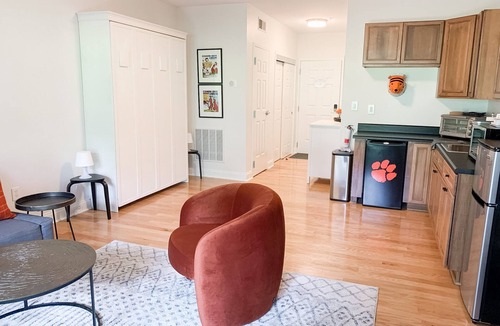 Clemson Apartment | Graduation AVAILABLE! FREE Parking! Walk to grad ceremony!