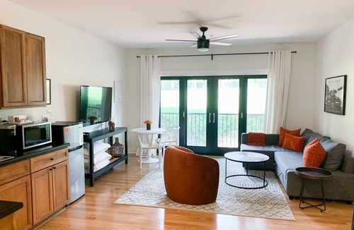 Clemson Apartment | Graduation AVAILABLE! FREE Parking! Walk to grad ceremony!