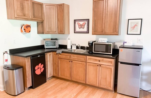 Clemson Apartment | Graduation AVAILABLE! FREE Parking! Walk to grad ceremony!