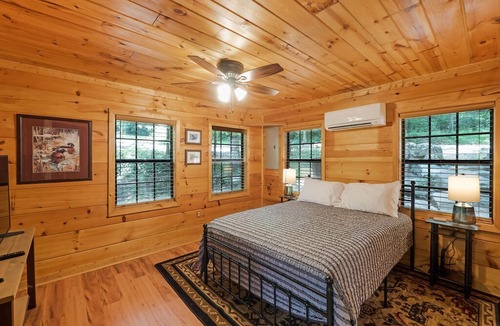Trenton Cabin | Grady's Hideaway in Trenton