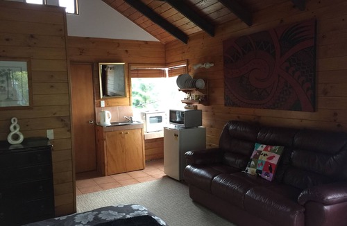 Thames Cottage | Grafton Cottage & Chalets