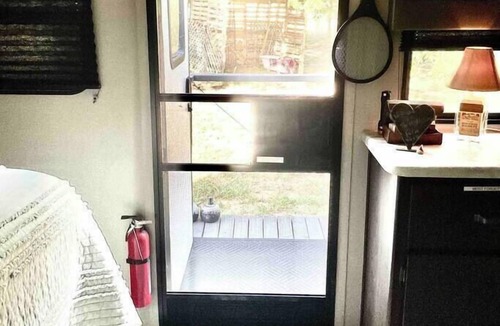 Graham House | Graham Pet Friendly Route 66 @ The Mistletoe Farm