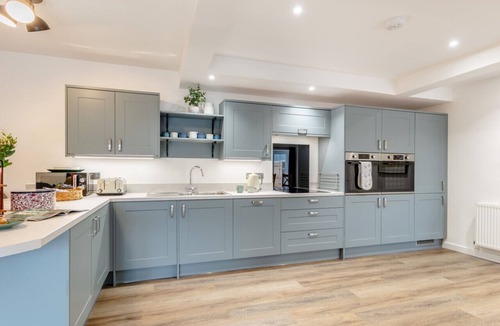 Kenn House | Grain Store - Orange Elephant