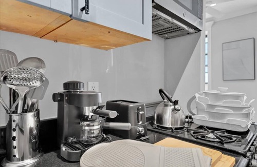 Gramercy Apartment | Gramercy Apartment - 2BR, 2BA, Modern ,Central