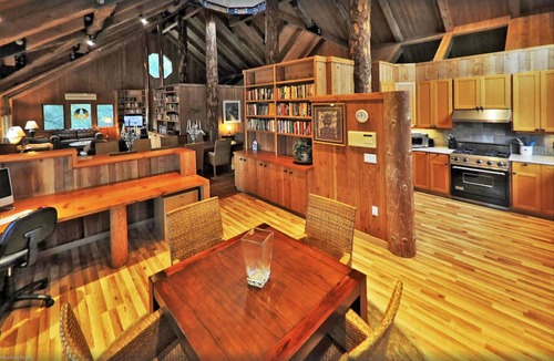 Friday Harbor House | Gramma's 2BR Home, Lake, Wooded, Hot Tub, Swim, Swings, Gated Estate, Gorgeous