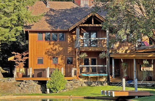 Friday Harbor House | Gramma's 2BR Home, Lake, Wooded, Hot Tub, Swim, Swings, Gated Estate, Gorgeous