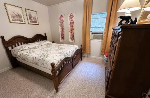 Bean Station House | Grammie's Cozy Lakefront Cabin