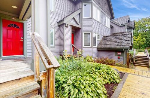 North Troy Apartment | Grammy Jay Getaway #V363