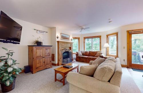 North Troy Apartment | Grammy Jay Getaway #V363