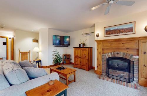 North Troy Apartment | Grammy Jay Getaway #V363