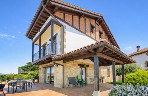 Villanueva de Yerri Ski Chalet | Gran casa rural con barbacoa ideal para familias