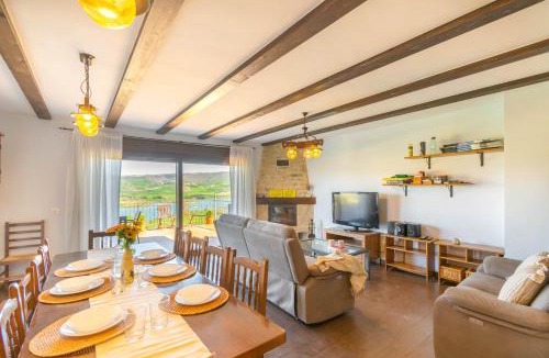 Villanueva de Yerri Ski Chalet | Gran casa rural con barbacoa ideal para familias