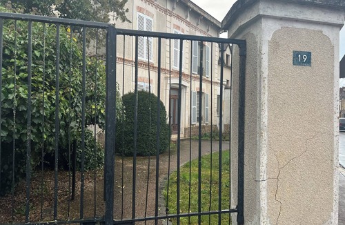 La Ferte-Gaucher House | GRAN HOUSE WITH POOL AND SAUNA