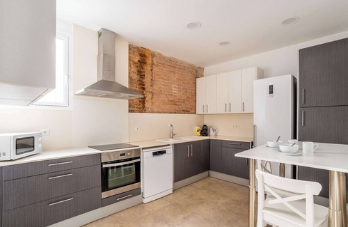 Esquerra de l'Eixample Apartment | Gran Vía Historic Catalan 4BD for Families