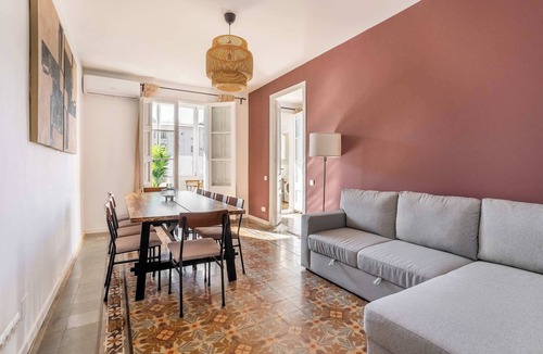 Esquerra de l'Eixample Apartment | Gran Vía Historic Catalan 4BD for Families