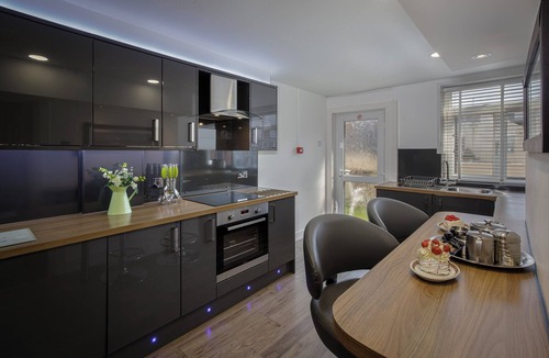 Bispham Apartment | Granada Apartments Queens Mansions