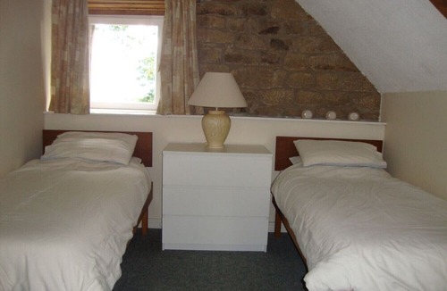 Langoelan House | Granary cottage lake view
