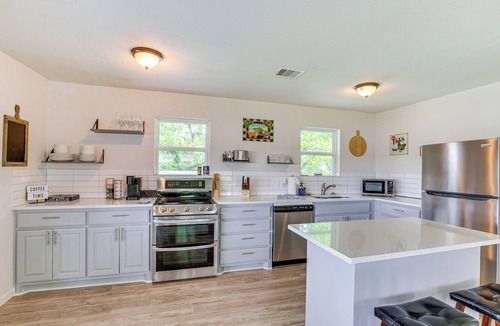 Dennis House | Granbury Home w/Lake Views ~ 6 Mi to Boat Launch!