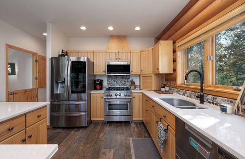 Innsbruck Val Moritz House | Granby 5BR, 5 Bath home, VIEWS!, HOTTUB, + FIREPIT!