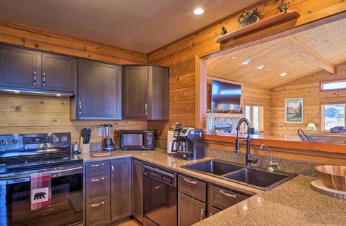 Innsbruck Val Moritz Cabin | Granby Retreat w/ Wraparound Deck & Mountain View!