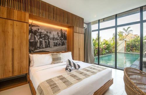 Batubelig Villa | Grand 12BR Villa Steps from Café Del Mar Beach