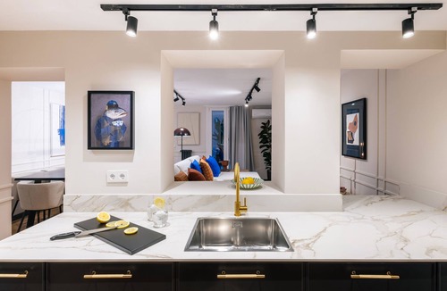 Sol Apartment | Grand 200m² Luxury Residence, 4 En-Suites, Patio, Gran Vía area Quiet, A/C
